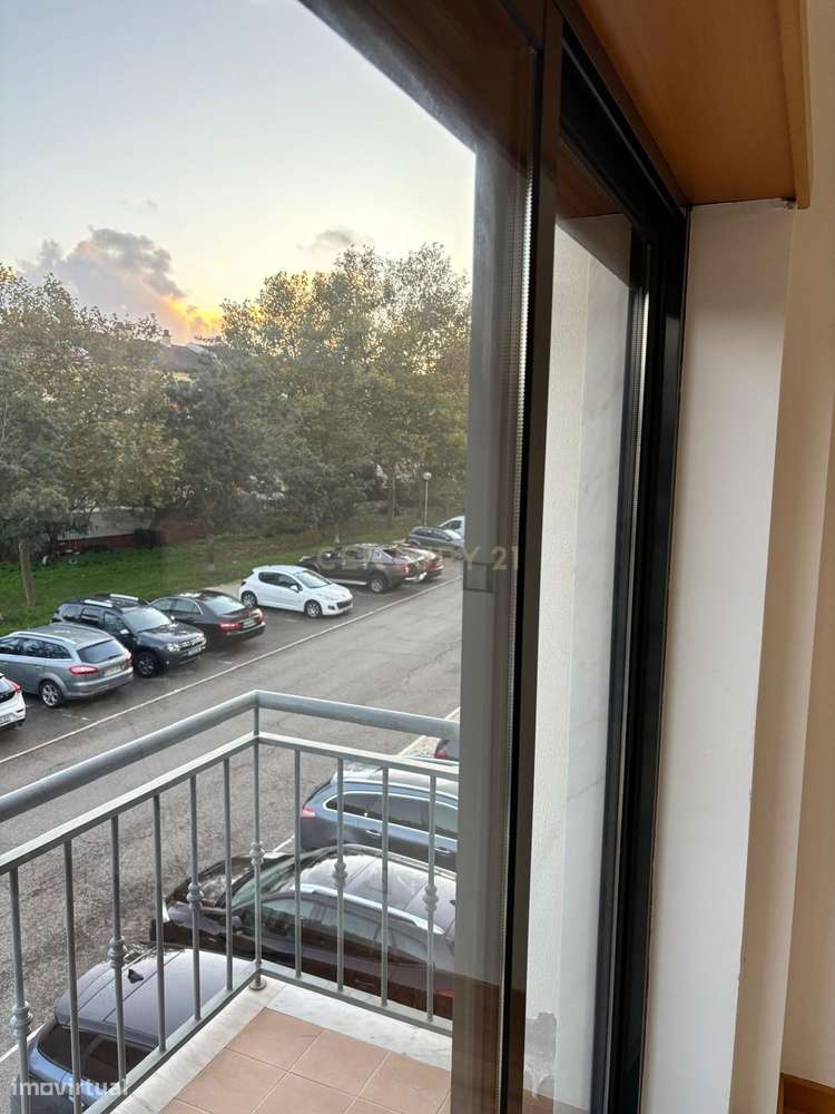 Apartamento Luxuoso com Vista Panorâmica em Montijo-25