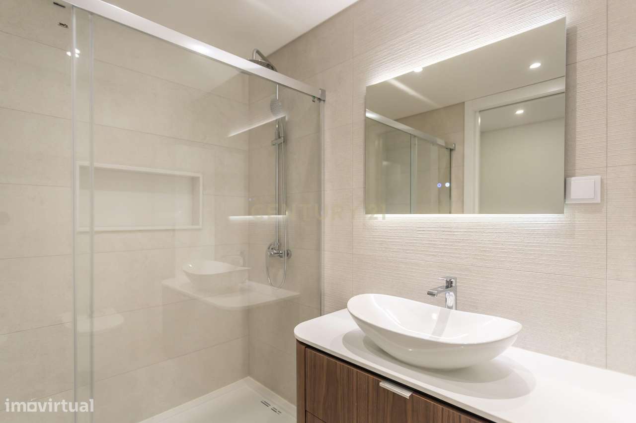 Dois Apartamentos Modernos (T3 + T2) na Qta. do Desembargador – Feijó-44