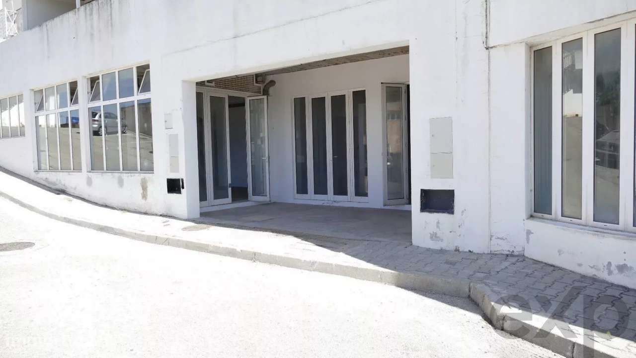 Imóvel Combinado: Armazém/Espaço Comercial com direito exclusivo a gar - Grande imagem: 2/23