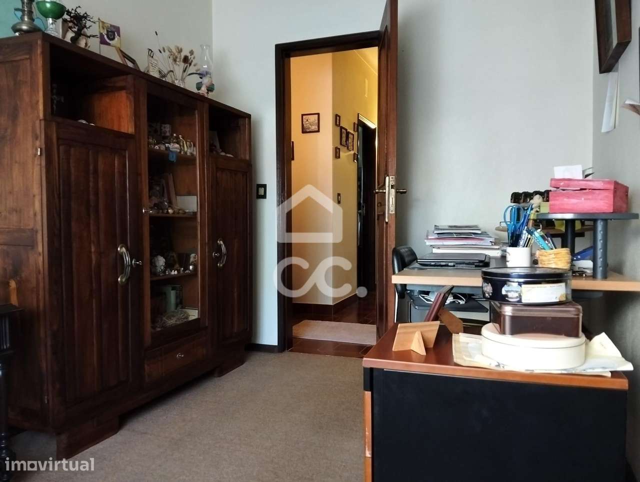 Moradia T5 inserida em lote de 376 m²-12