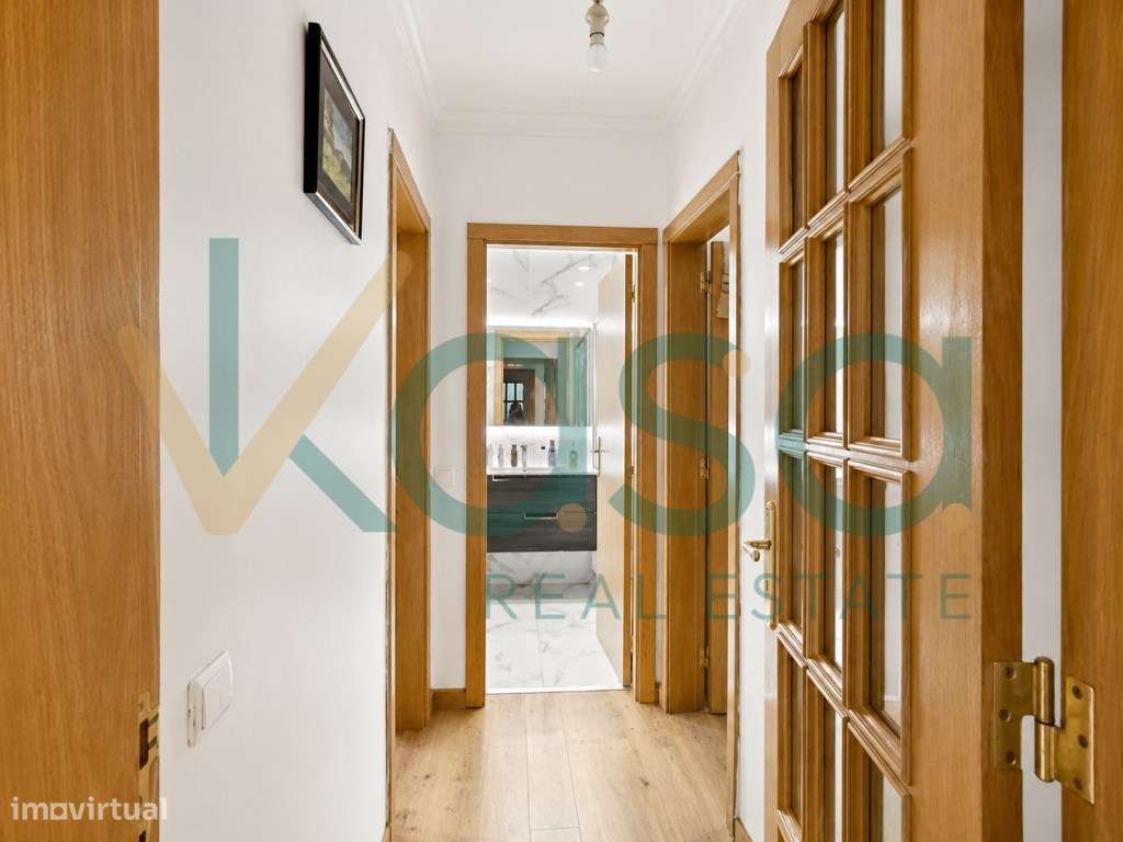 T2 amplo com 98 m², garagem independente, varanda e elevador | Alto...-8