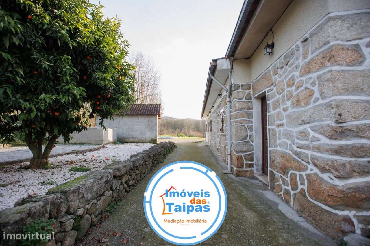 Vende-se Moradia Individual e rés-do-chão - T2 - Grande imagem: 3/26