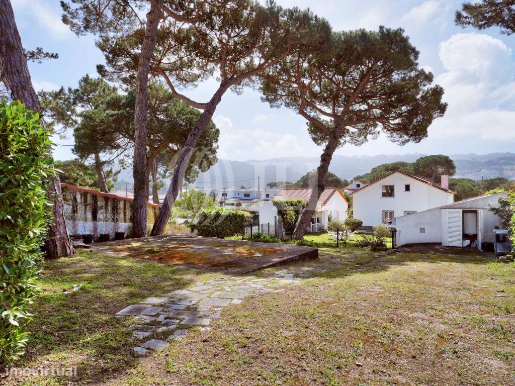 Moradia T4 com jardim no Banzão em Colares-48