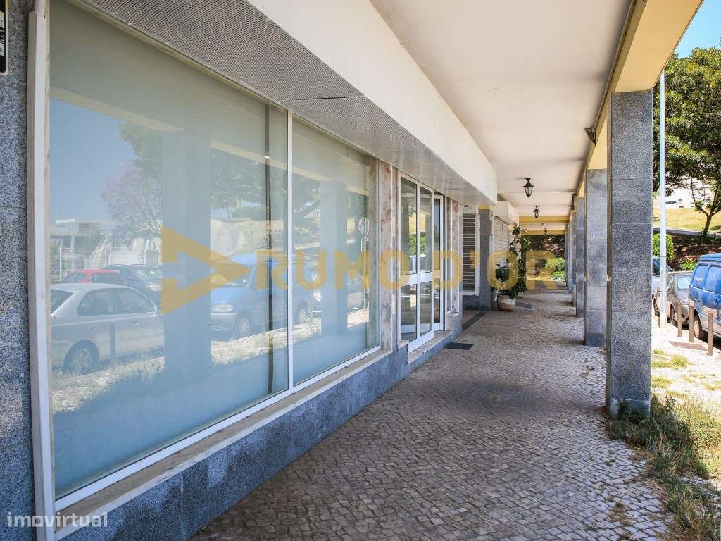 Loja com Armazém e escritórios-5