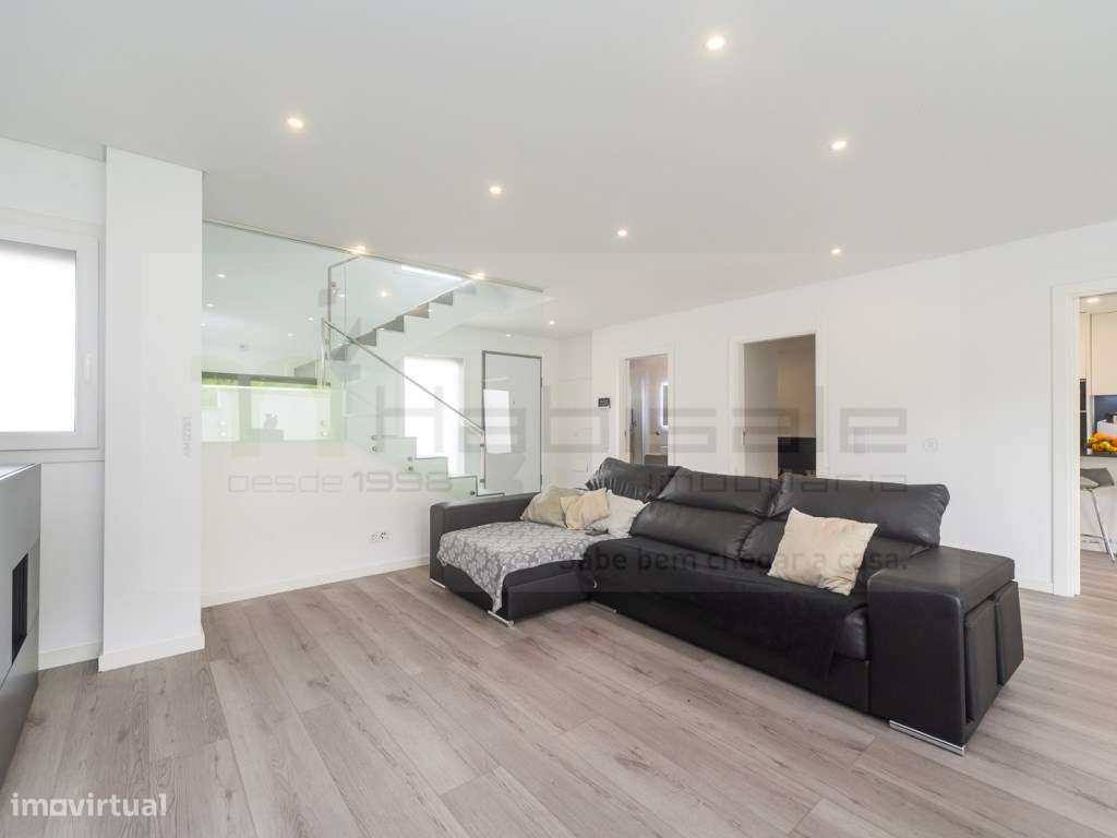 Moradia T4+1 moderna em Vale Grande, Odivelas-15