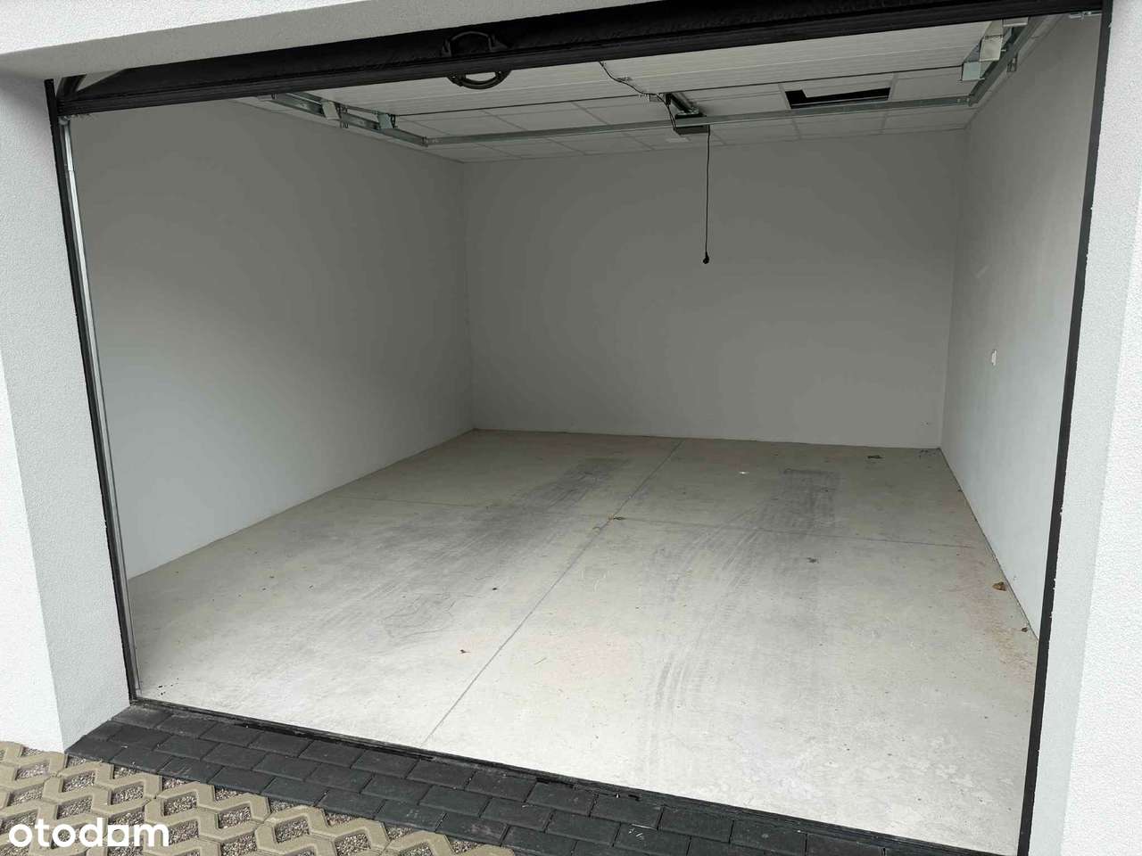 Garaż 21m² z oświetleniem w Mielcu Brama automatyczna - Pełny obrazek: 2/4