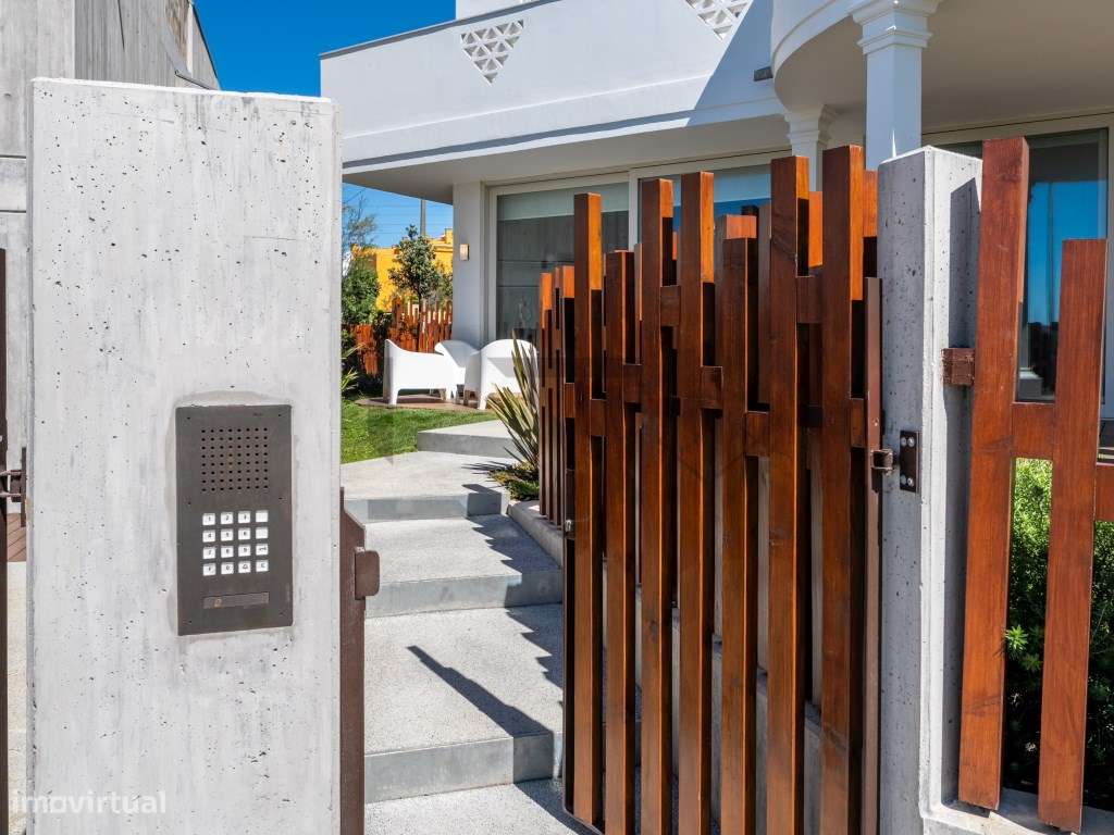 Moradia T4 com Vista Mar, junto à Praia da Poça, para Venda no Esto... - Grande imagem: 5/55