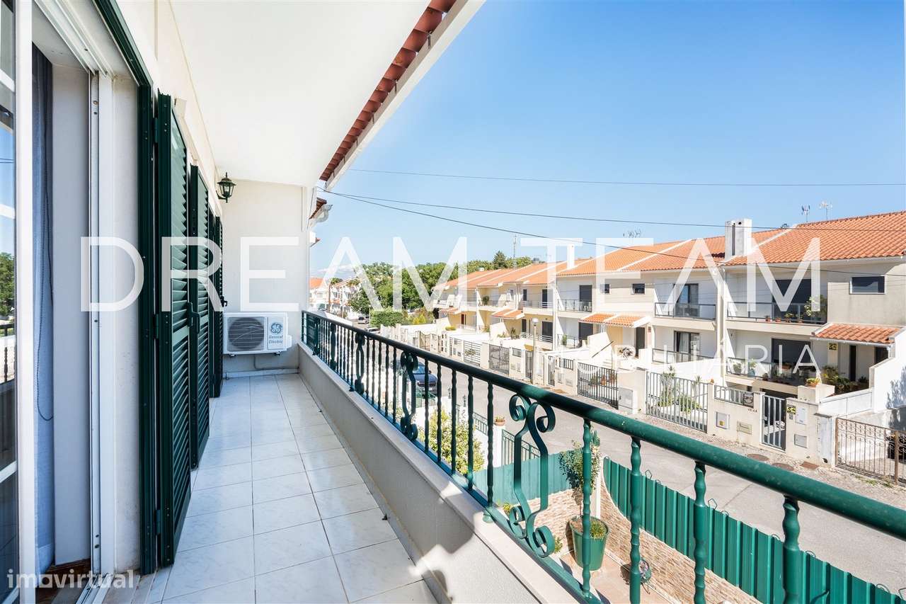 Moradia T3 Vila Nogueira de Azeitao Com Piscina-17