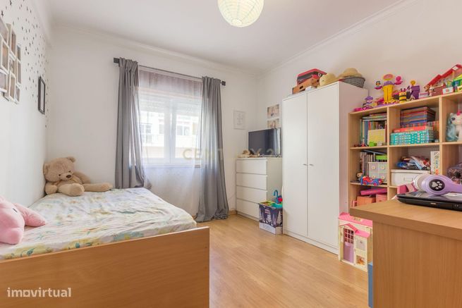 Apartamento T3 em Excelente Localização na Quinta do Conde-13