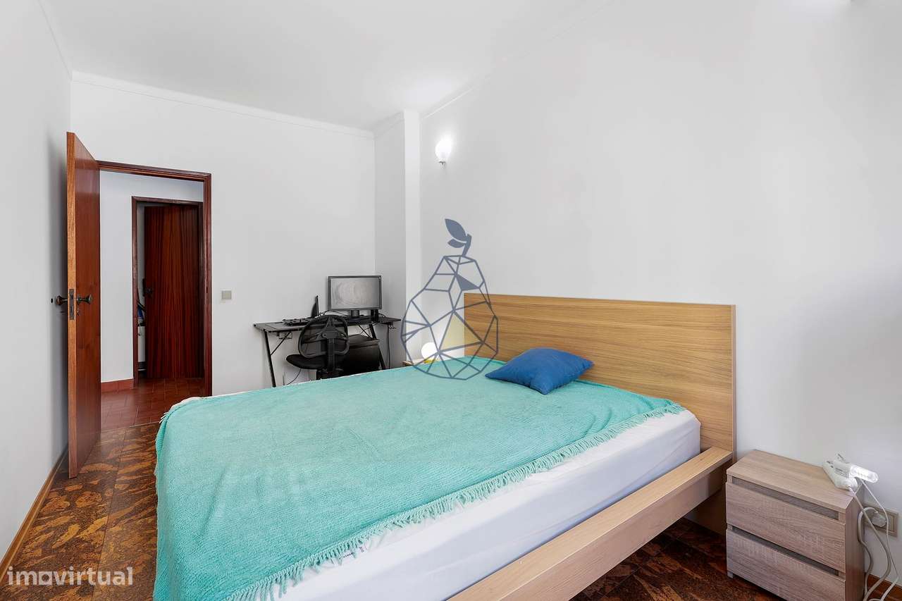 Apartamento T2 com Garagem e Elevador — Portimão-23