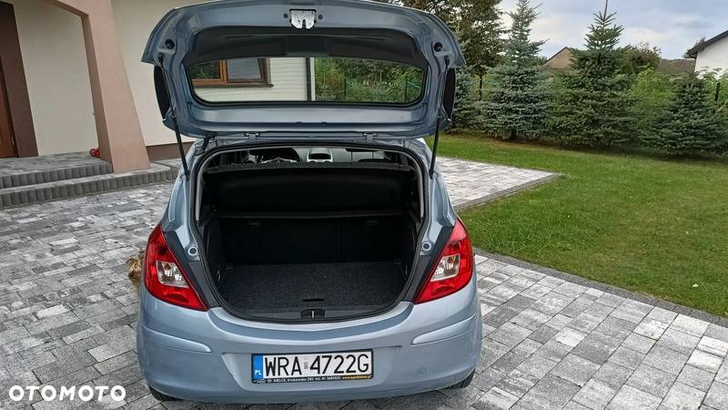 Opel Corsa 1.2 16V Cosmo - 11