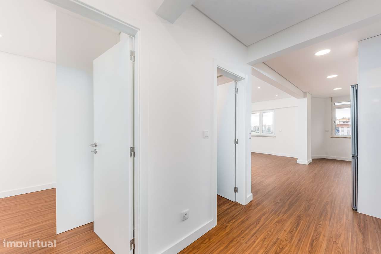 T2 Amadora | Totalmente Remodelado | Varanda-6