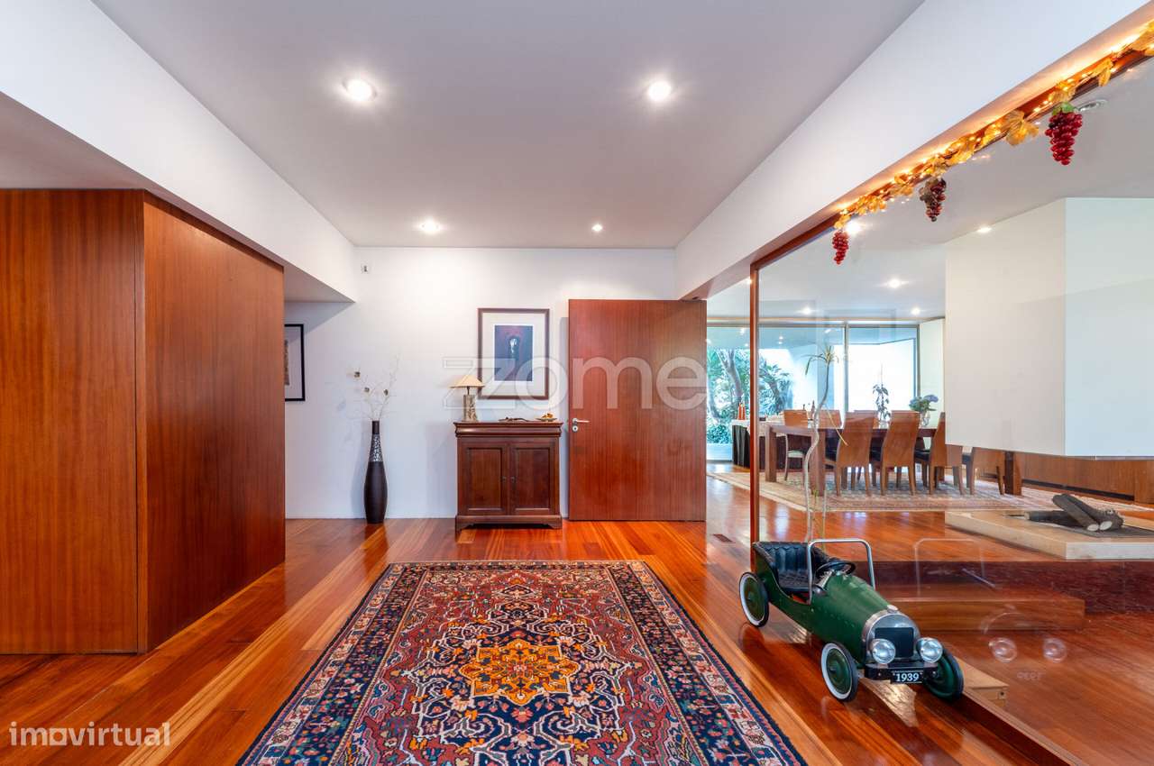 Espaçosa moradia térrea T6+1 com piscina e jardim privativo em V N F - Grande imagem: 4/60