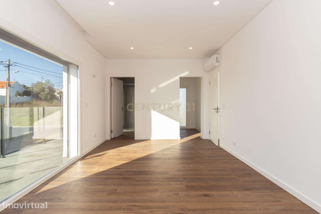 Moradia Nova T4 com piscina e garagem - Sobreda - Charneca de Caparica-4