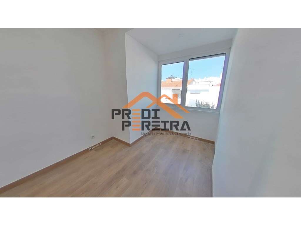 Imóvel T3, totalmente remodelado, com acabamentos de qualidade.-10