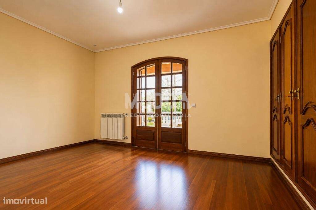 Oportunidade em Azurva – Moradia Isolada com Grande Terreno!-19