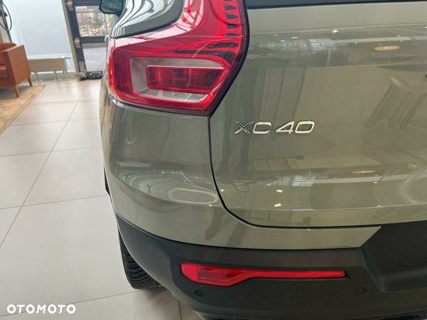 Volvo XC 40 B4 AWD Plus Dark - 9