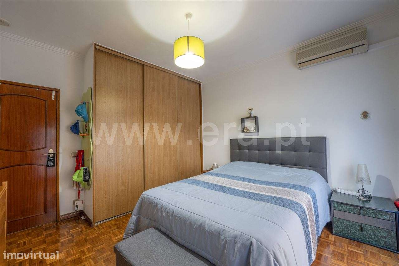 Moradia em Banda T5; Paivas-10