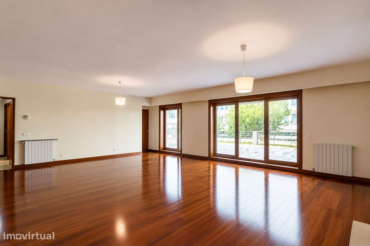 Apartamento T5 com 4 casas de banho e garagem-4