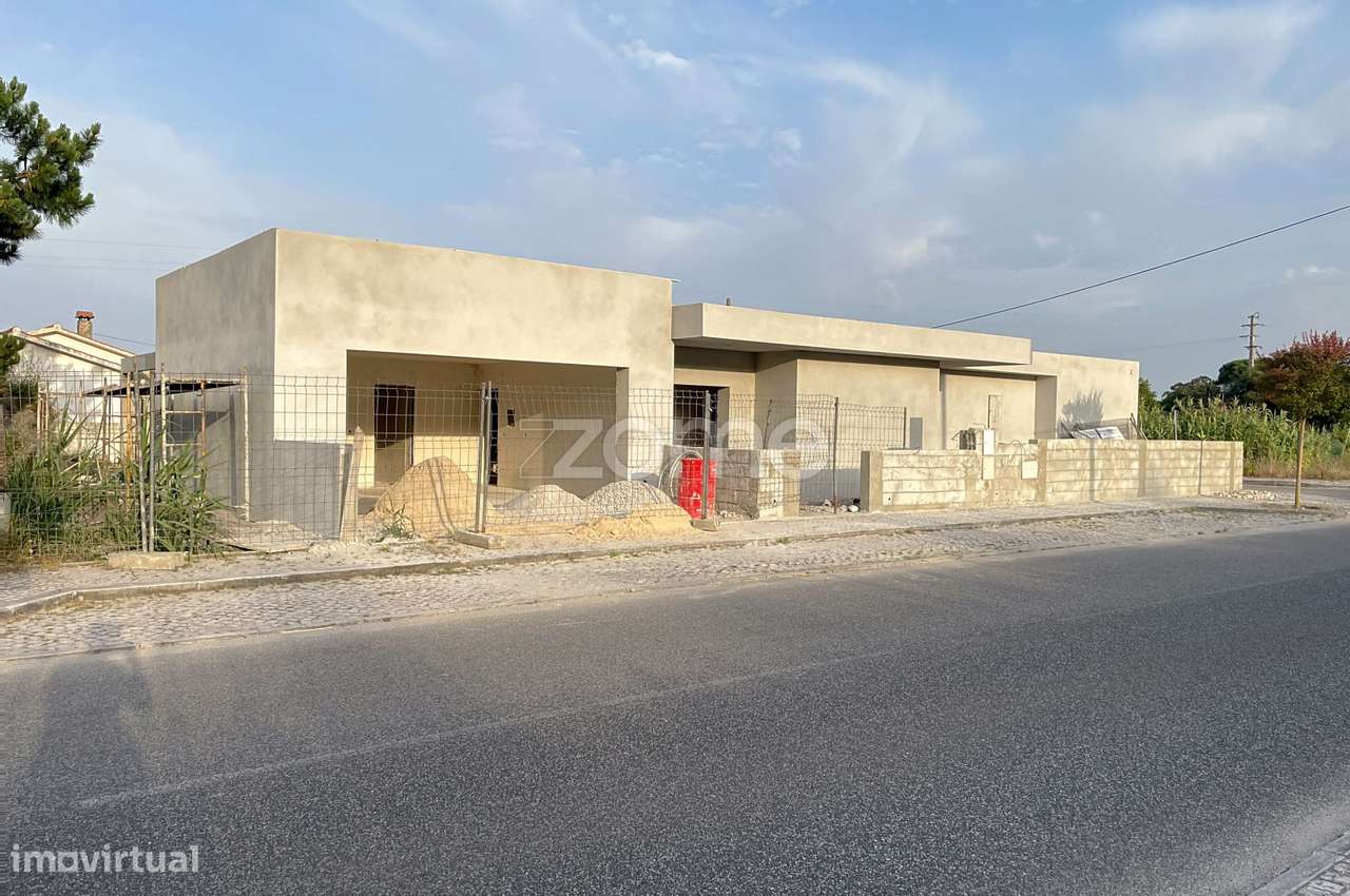 Moradia T4 Térrea de Luxo no Nadadouro - Grande imagem: 2/23