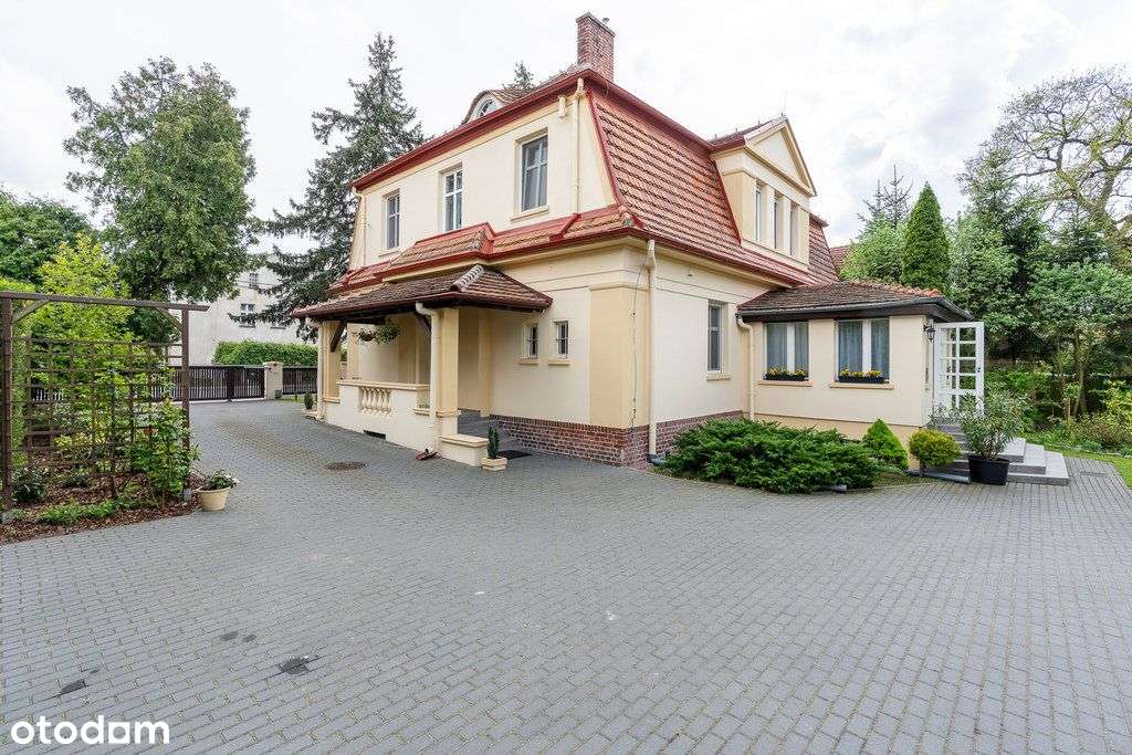 Willa w klasycznym stylu z ogrodem-16