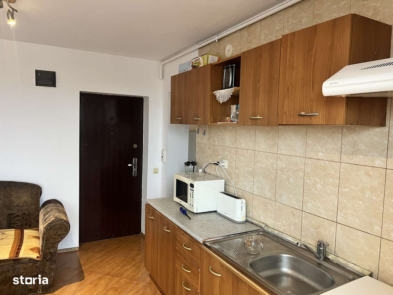 Apartament 3 camere, 2 balcoane  strada Luptei etaj 4 cu lift.-2
