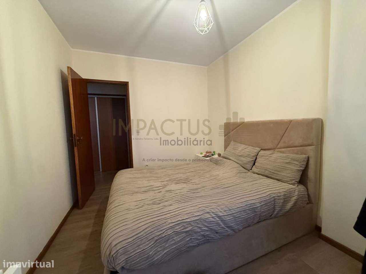 Apartamento T2 com garagem no centro-15