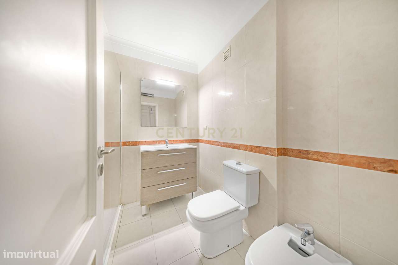 T3 com Terraço de 50m² a Sul, Garagem e Arrecadação | Jardins da Pared-15