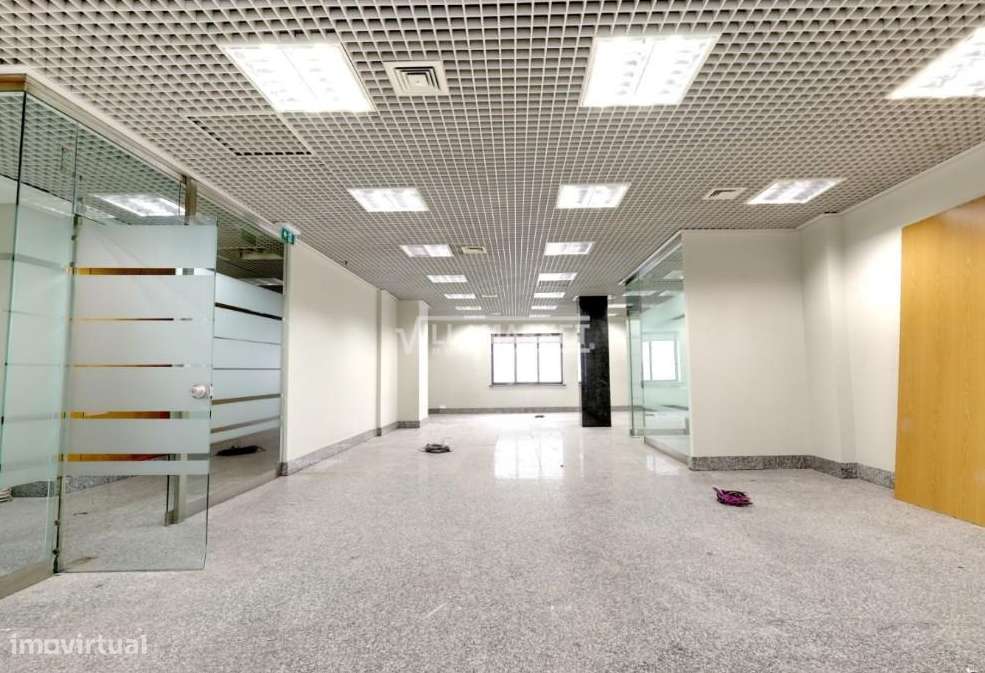 Loja da banca destinado a comércio, com 420m² situada no Centro de Pom - Grande imagem: 5/9