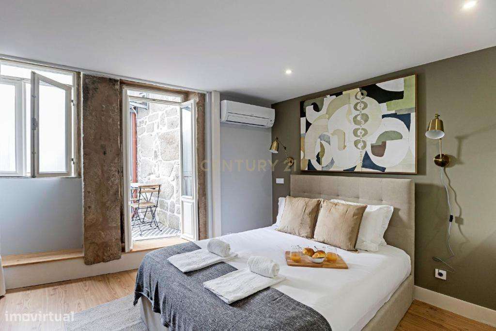 Prédio totalmente reabilitado com 5 apartamentos T0, no Centro Históri-24