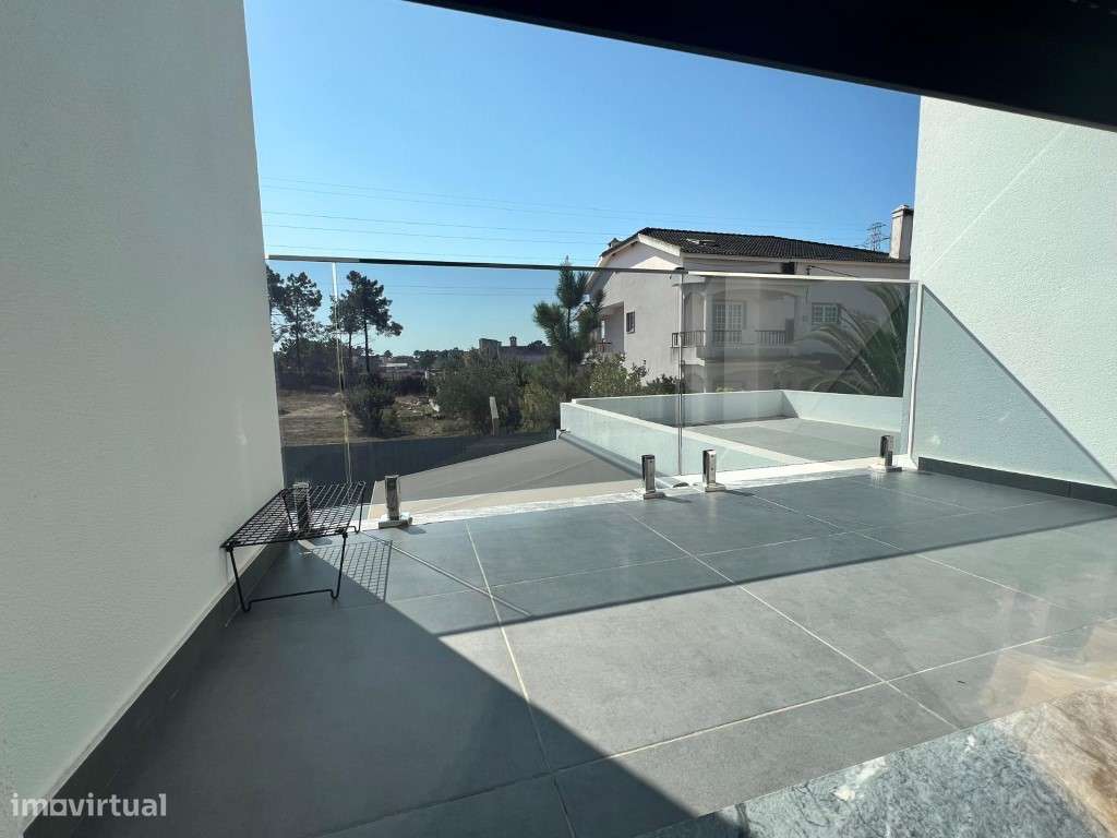 Moradia Isolada T4 Com piscina-20