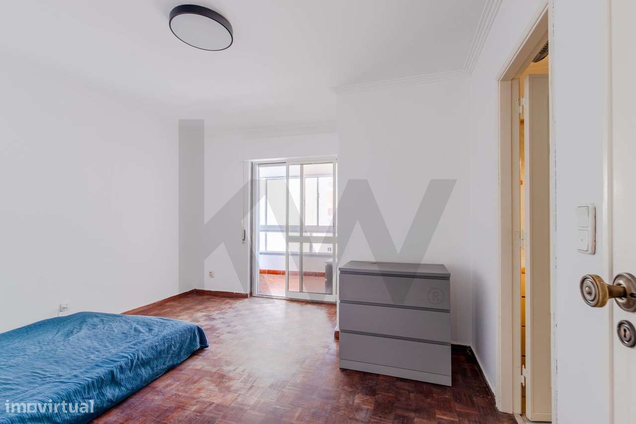 Apartamento T2 com Garagem Box e Vista Mar | Buzano – Parede-14