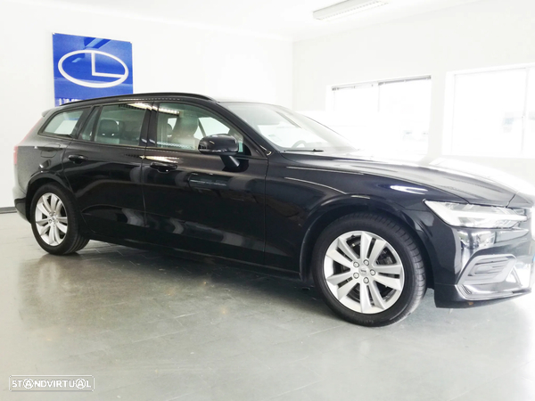 Volvo V60 2.0 D3 Momentum - 4