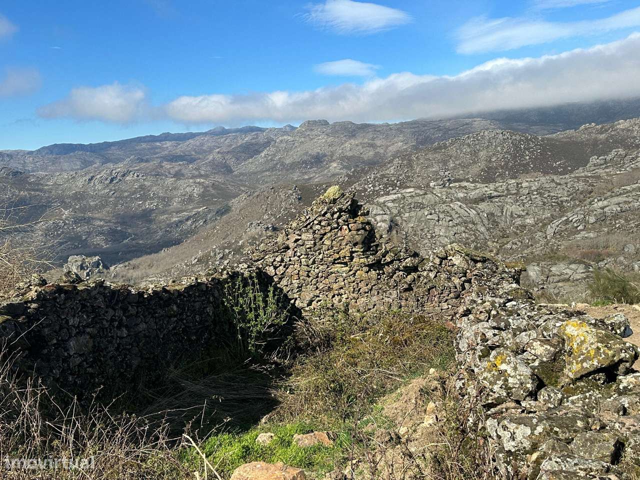 Terreno com Ruina em Pitão das Junias, zona do geres-12