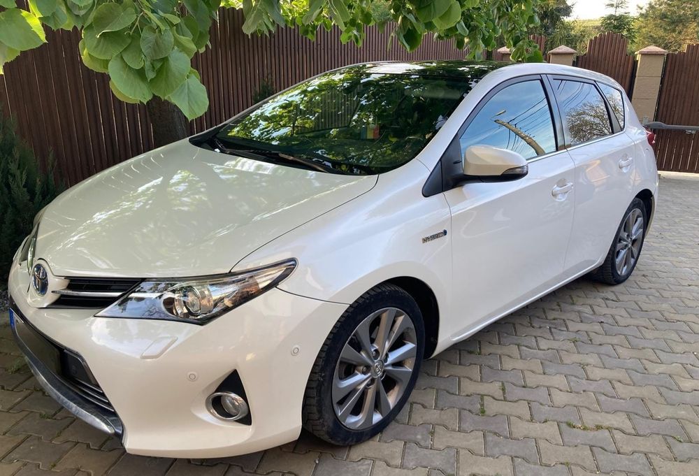 Toyota Auris II [2012 - 2018] 1.8 L VVT-i Luna 2013