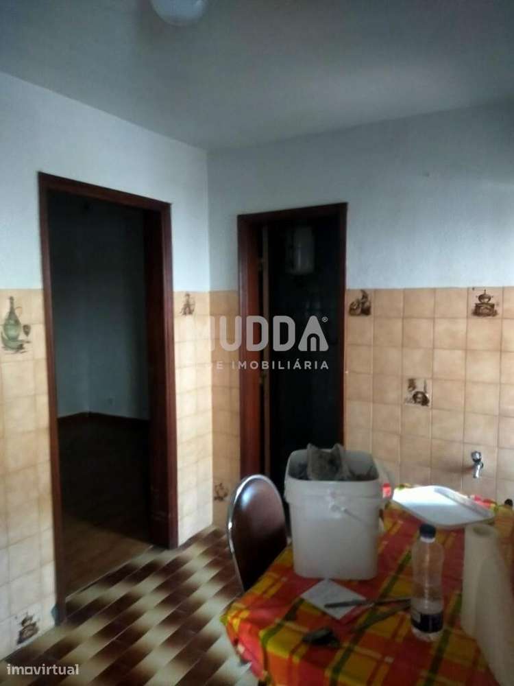 Duas moradias e uma garagem para venda em Gouveia-14