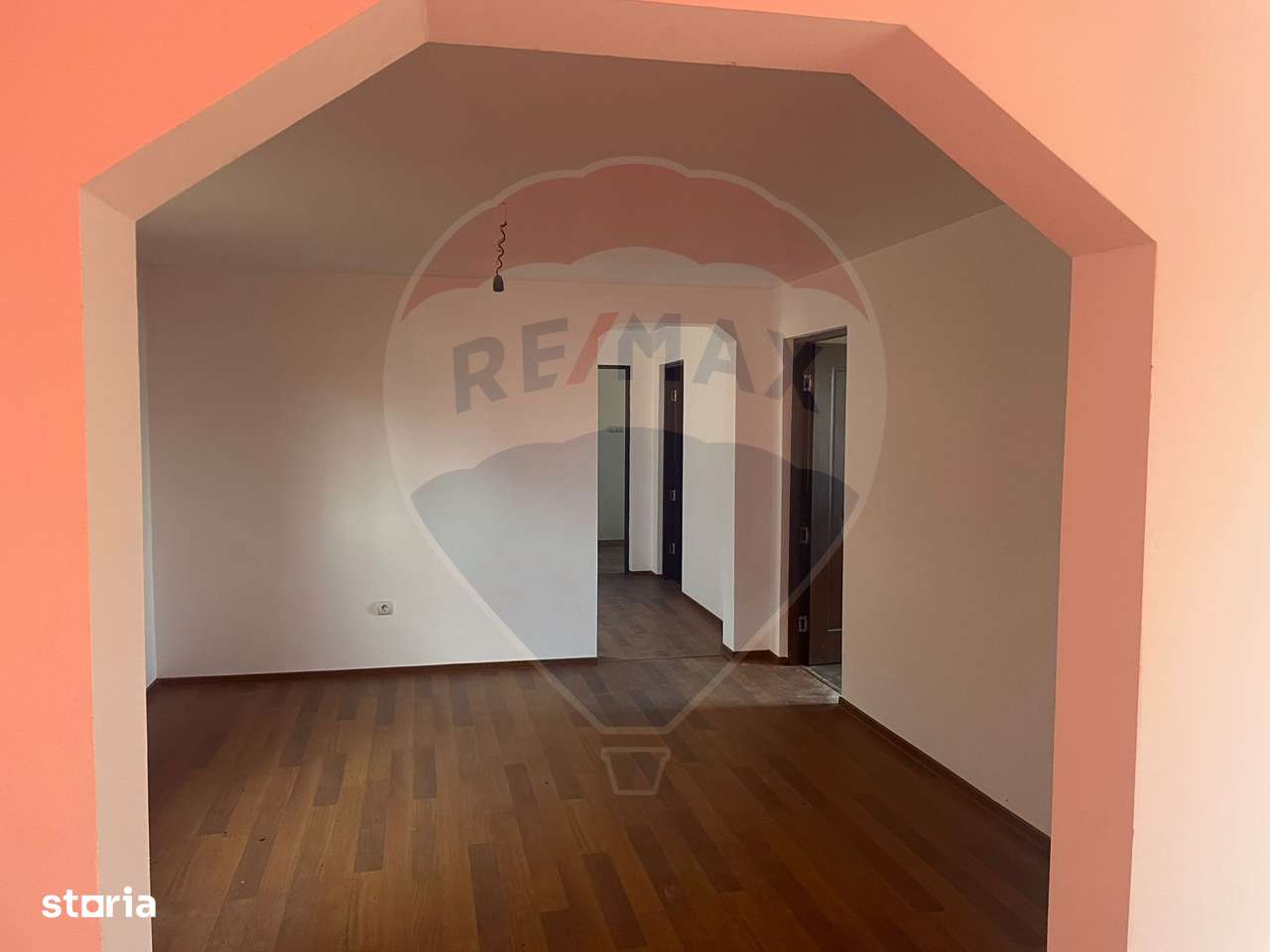 Casă / Vilă cu 6 camere de vânzare Leontinesti - Bacau - Imagine principală: 2/11