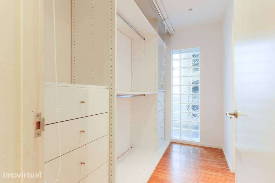 T3 Renovado em MIRAFLORES | ARRENDA-SE - Grande imagem: 5/10