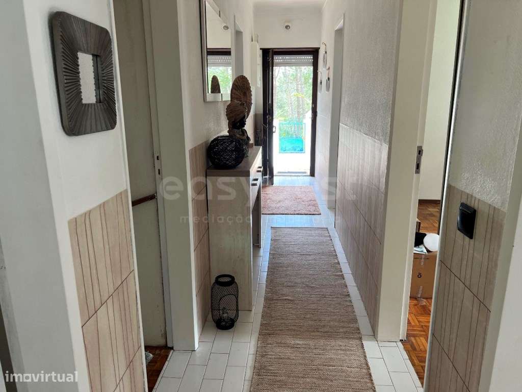 Moradia Isolada T3+1 com amplo espaço Exterior e Garagem - Grande imagem: 2/32