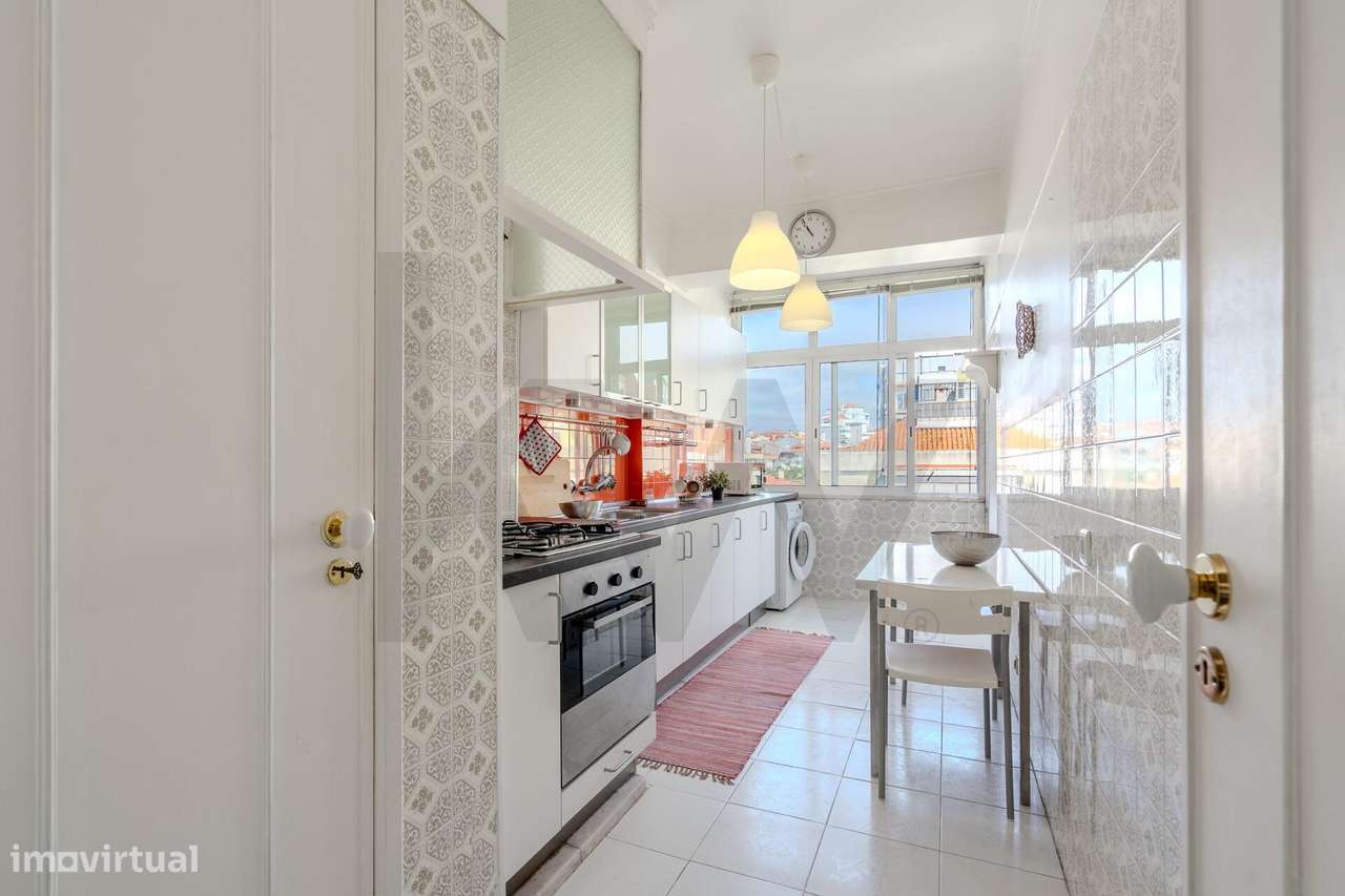 Luminoso Apartamento com Duas Frentes e Orientação Sul na Damaia – Pro-9