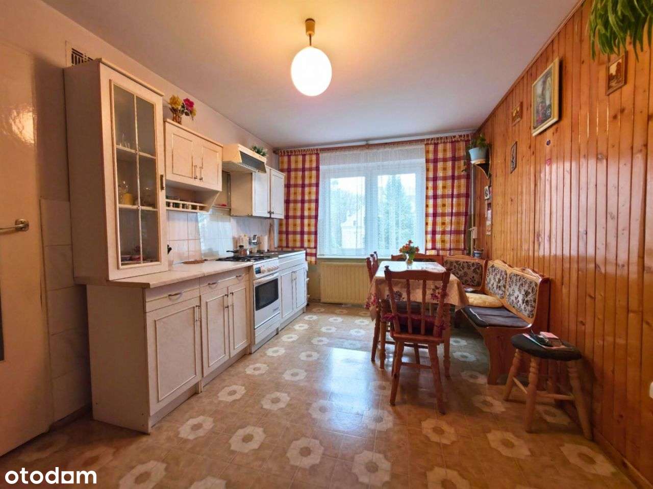 Dom z historią i ogromnym potencjałem!-8