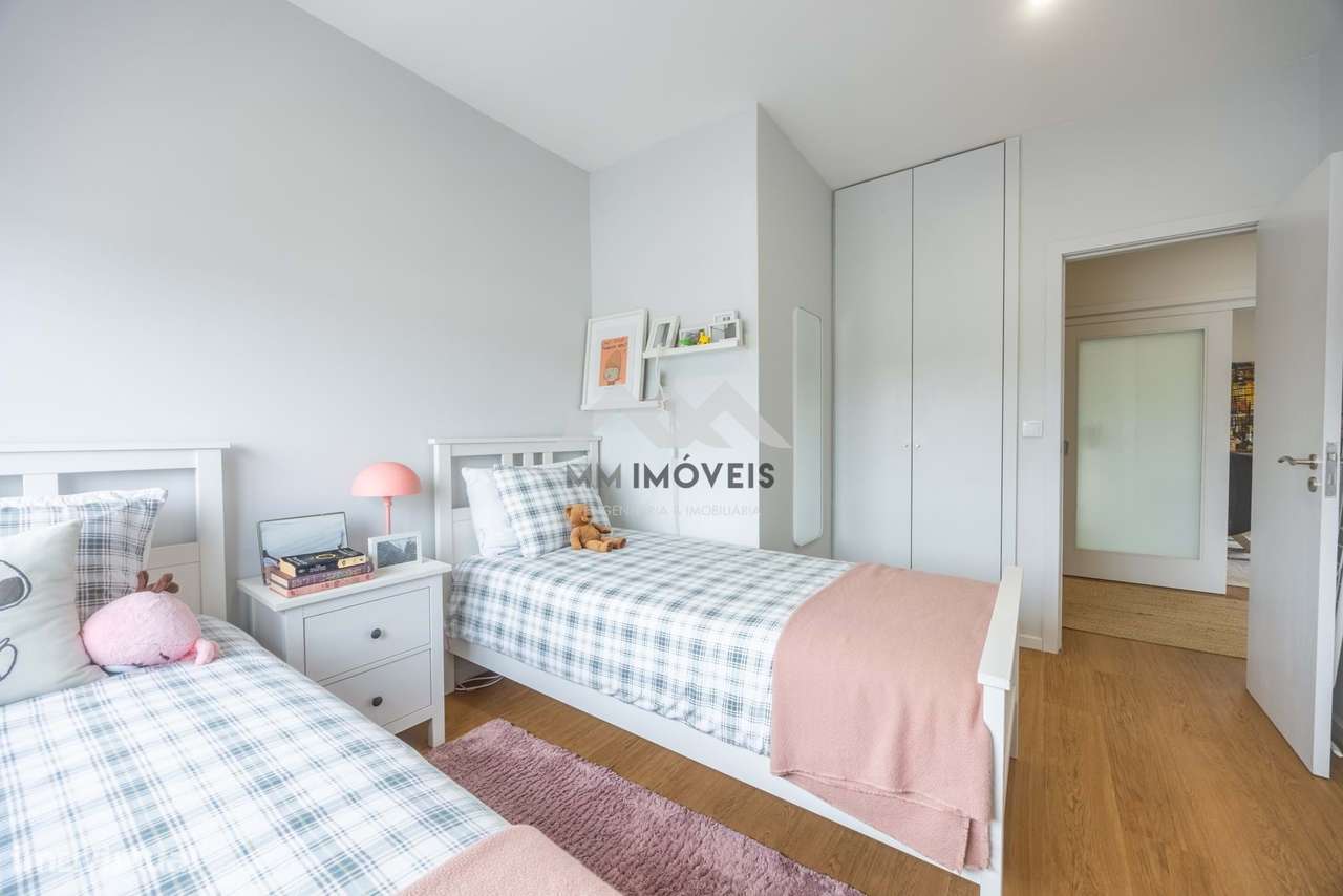 Andar Moradia T2 | Renovado | Varandas | 3 Frentes | Garagem 65m²-8