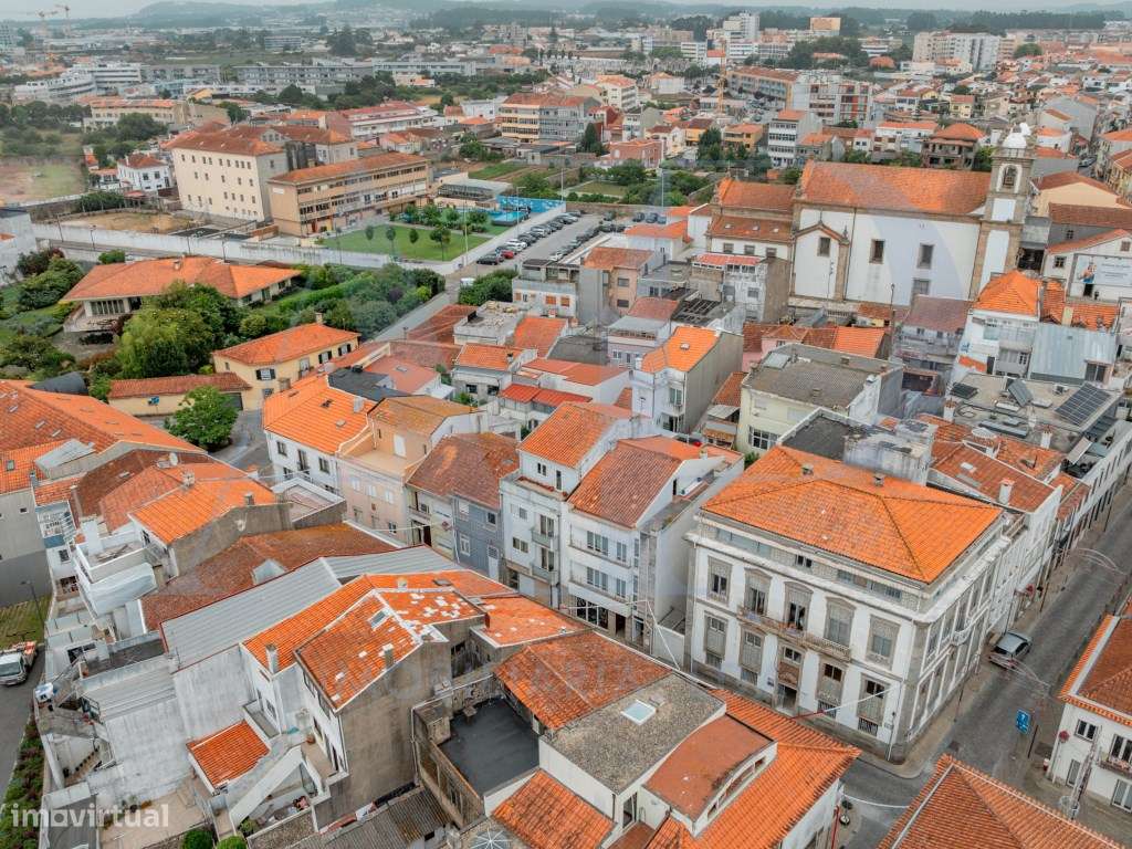 Moradia T4 com espaço comercial e logradouro no centro da Póvoa de ...-29