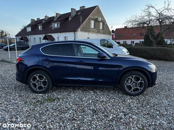 Alfa Romeo Stelvio - 13