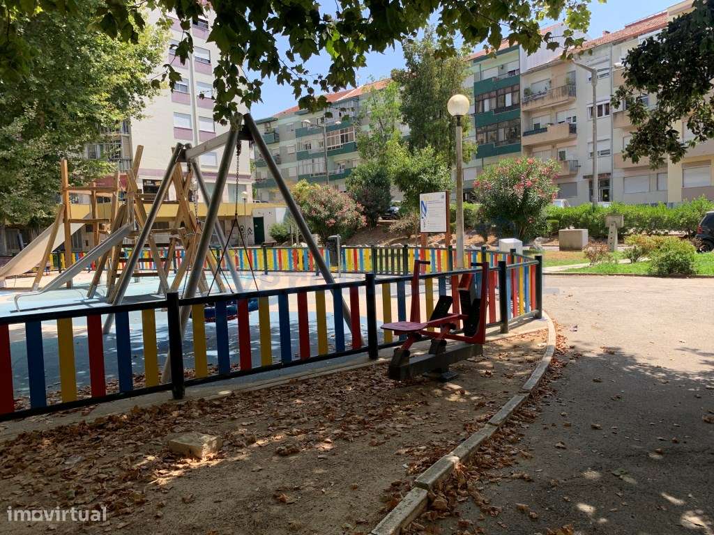 Prédio para rendimento na Cova da Piedade, Almada-9