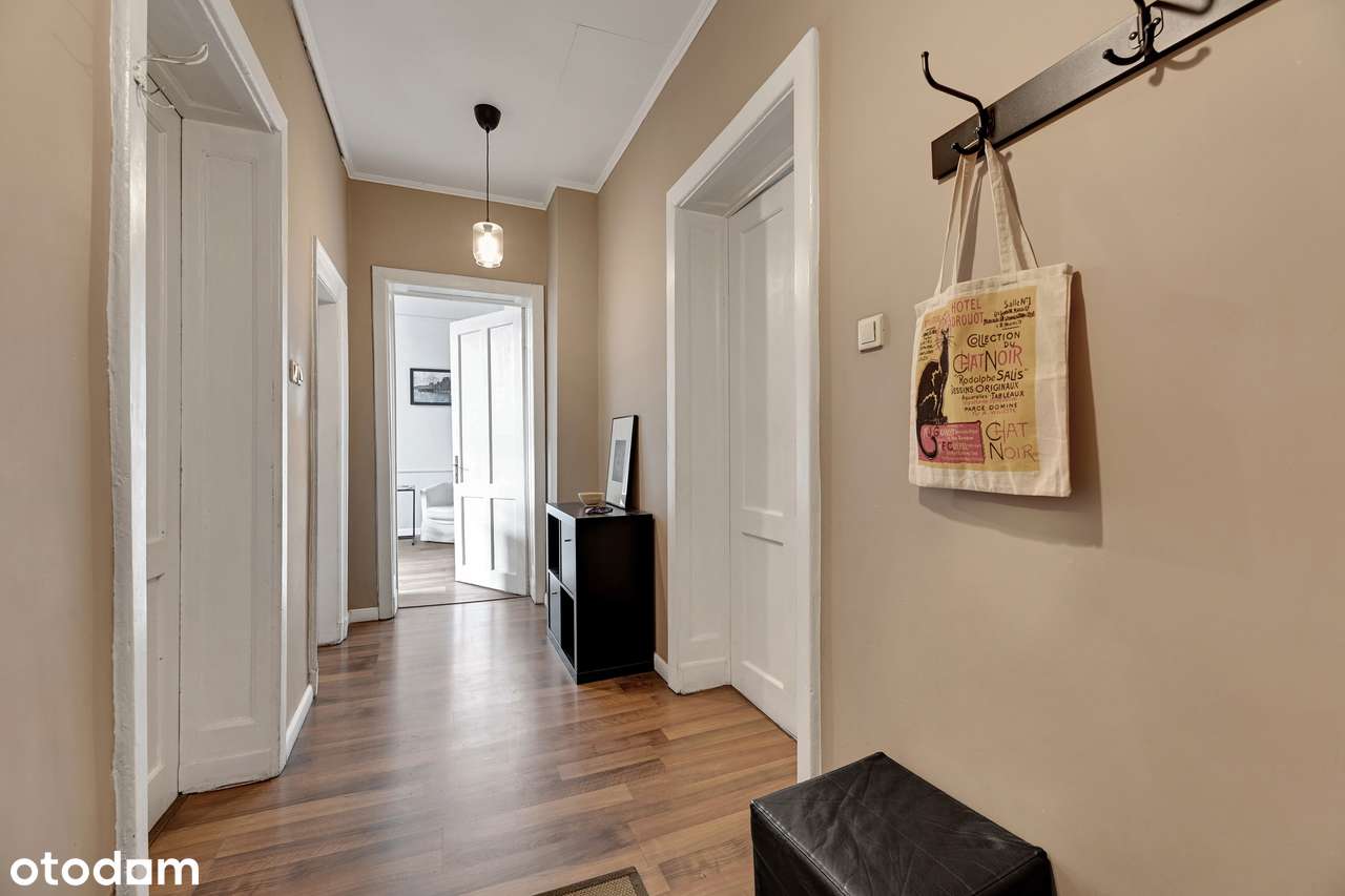 Ikona Gdańska za oknem | Przestronne mieszkanie w kamienicy 109 m²-11