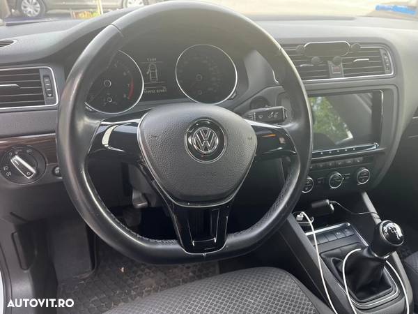 Volkswagen Jetta 1.2 TSI Comfortline - 5