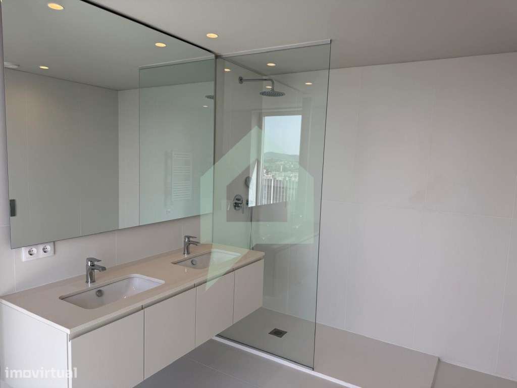 Apartamento T4 com vistas únicas em Barcelinhos, Barcelos.-32