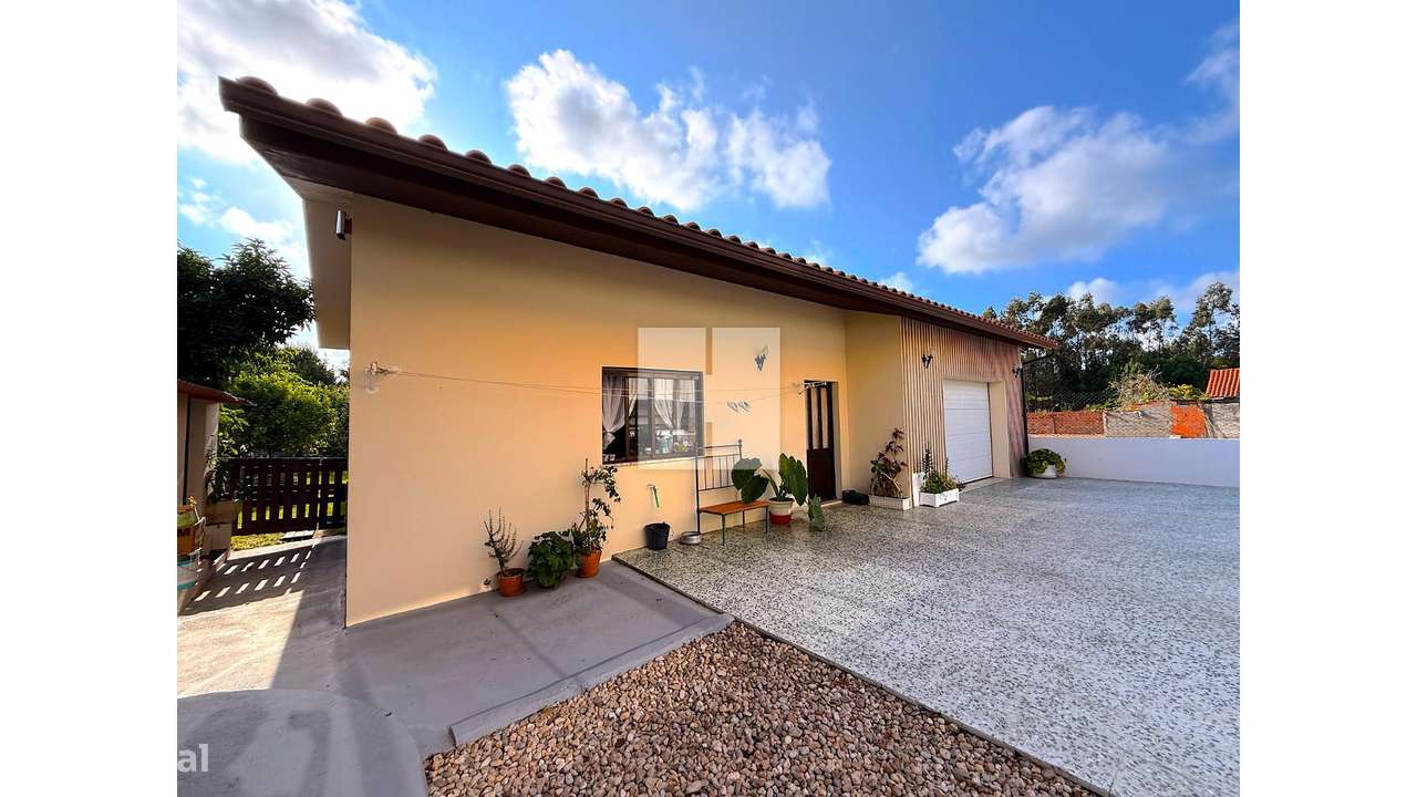 Moradia c/ Terreno e Jardim-7