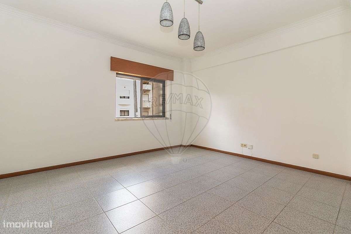 Apartamento T2 com Arrecadação em Paio Pires-6